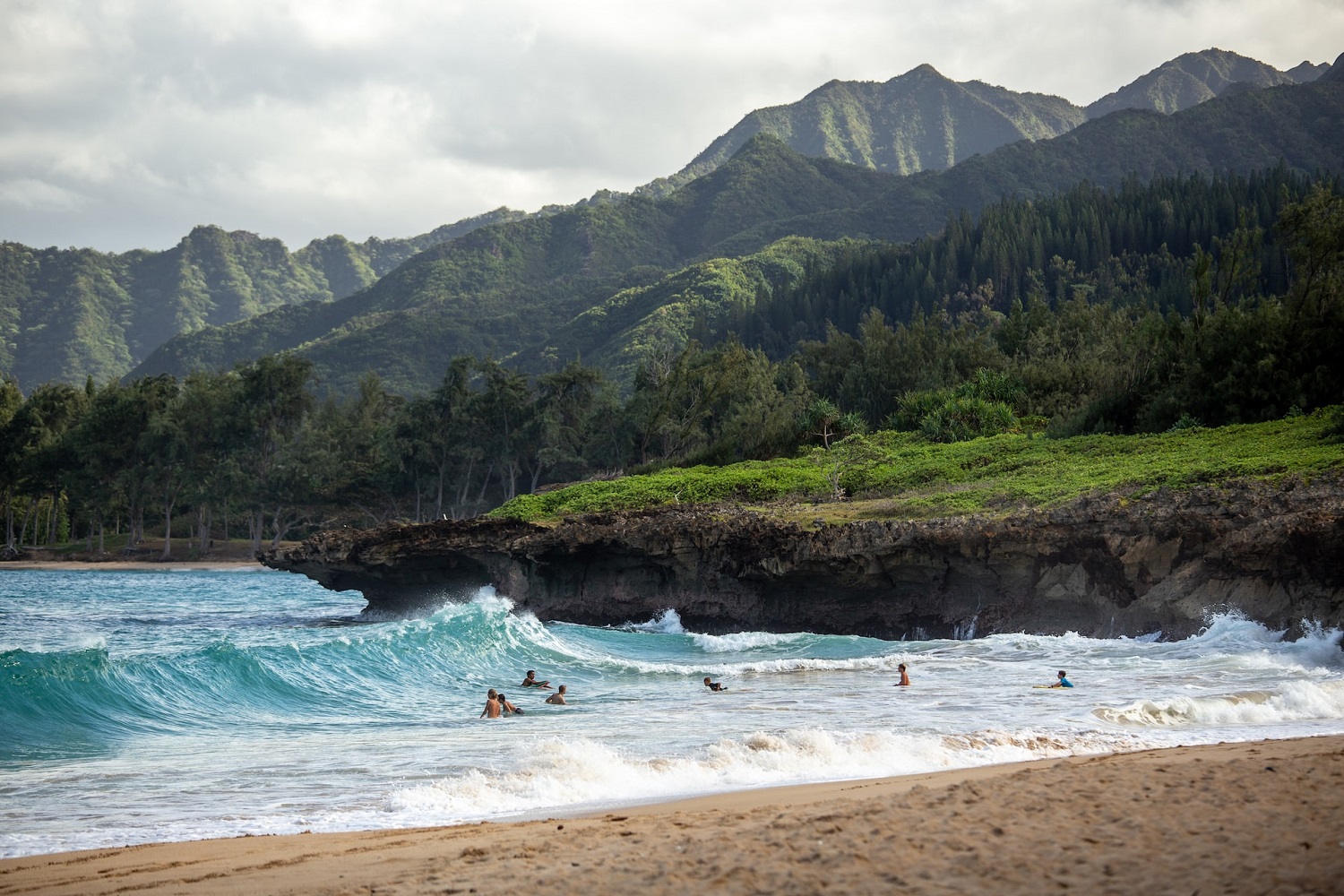 Onda del tramonto alle Hawaii